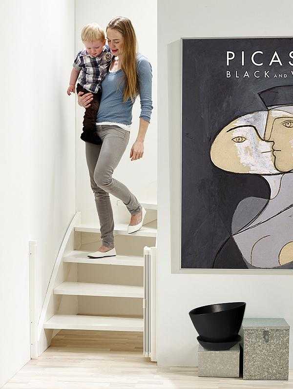 Woman with child using BabyDan Guard Me Gate White near baby strollers and toshi baby romper