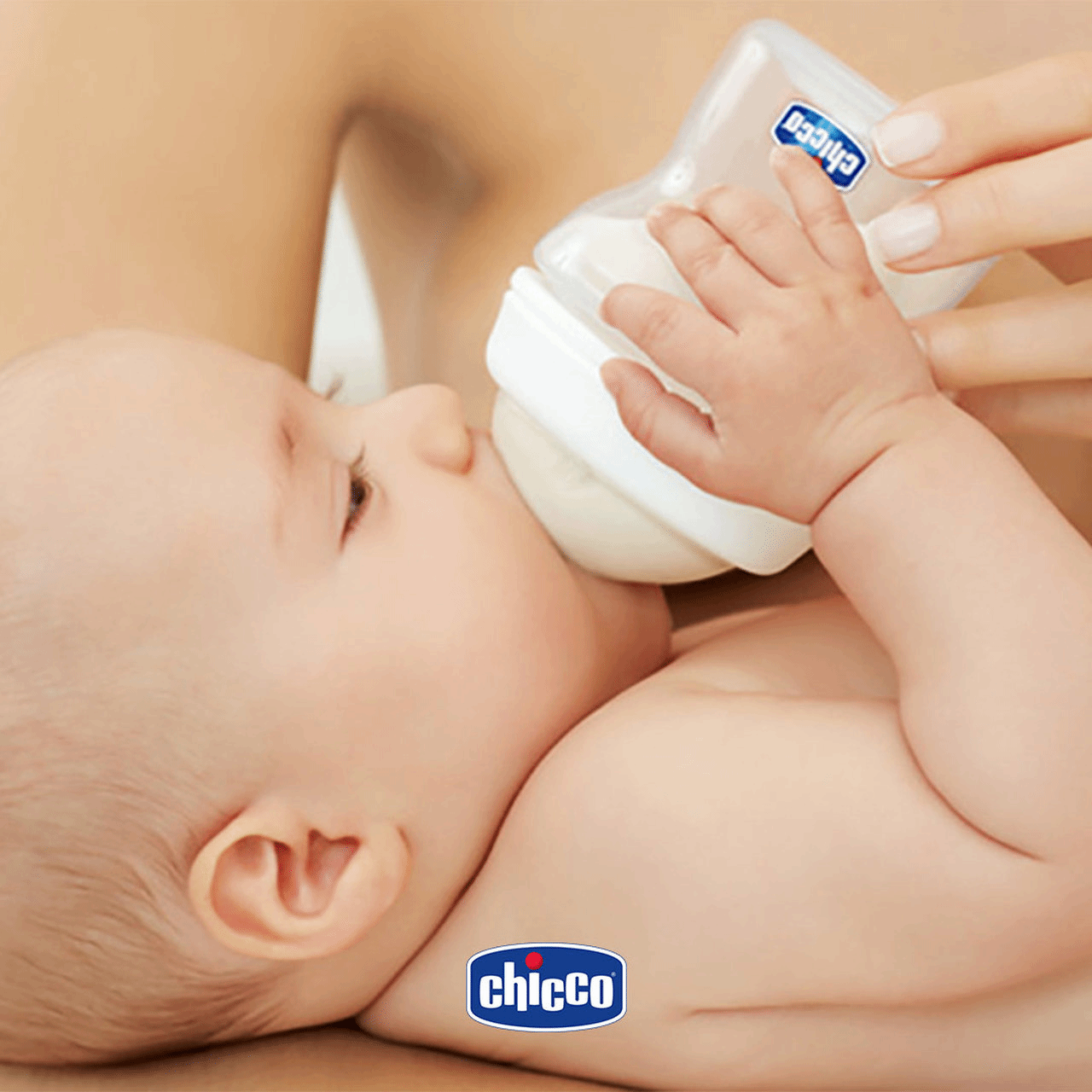 Baby bottle feeding with Chicco Newborn Starter Set Natural Feeding for Toshi Baby