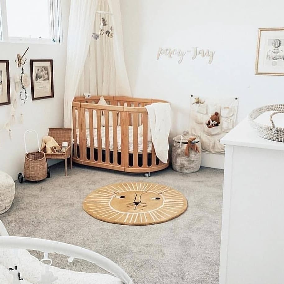 Round lion rug in Cocoon Nest Natural junior bed for Toshi Baby