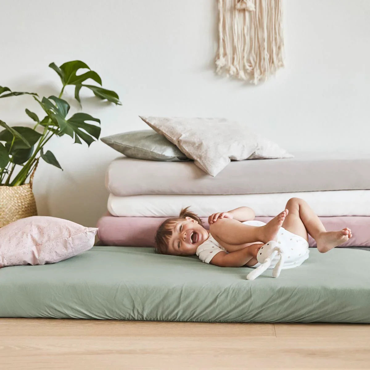 Child’s bedding set with Leander Organic Fitted Sheets for Toshi Baby and baby strollers