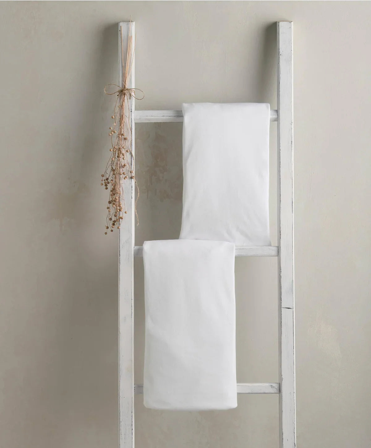 White towels on a ladder for Mamas&Papas Harwell 4 Piece Set perfect with toddler bed or cotbed mattress