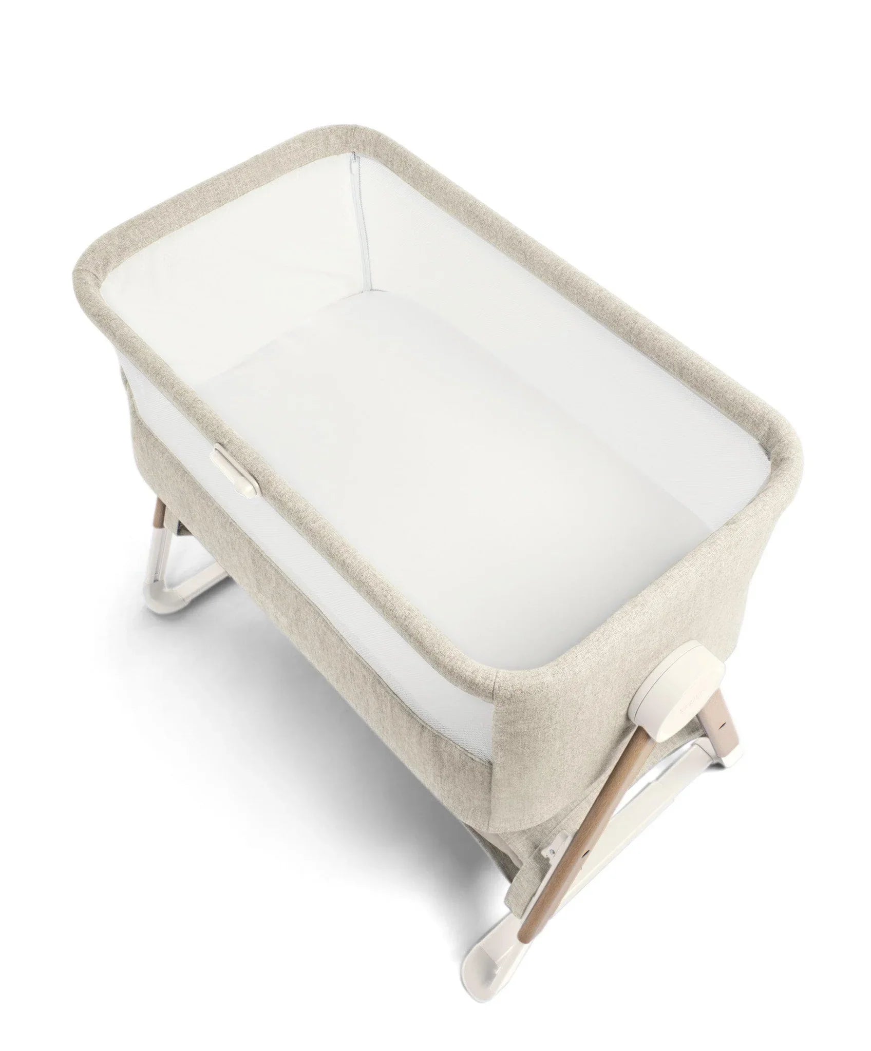 Beige and white baby bassinet showcasing Mamas & Papas Lua Bedside Crib for bare mum postpartum
