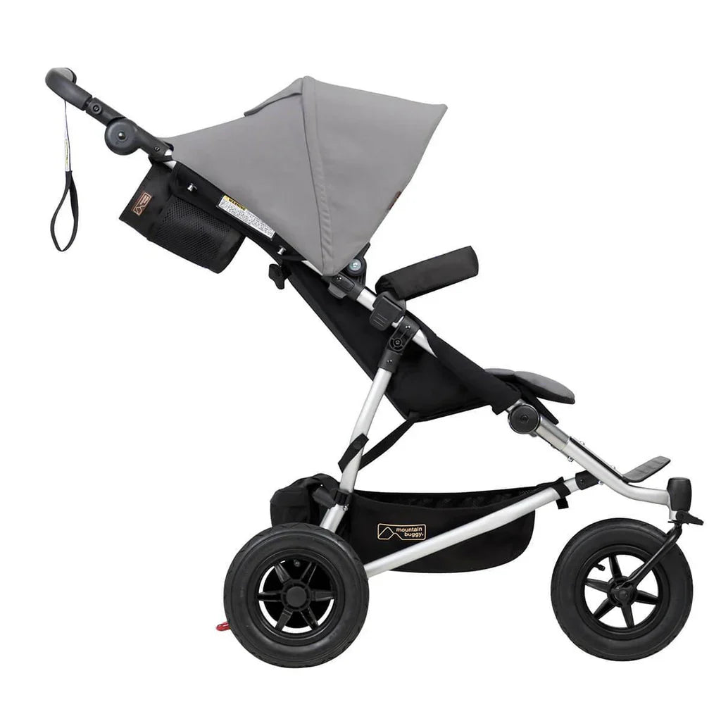 Gray and black stroller from Mountain Buggy Duet™ Luxury Collection with aeromaxx tyres