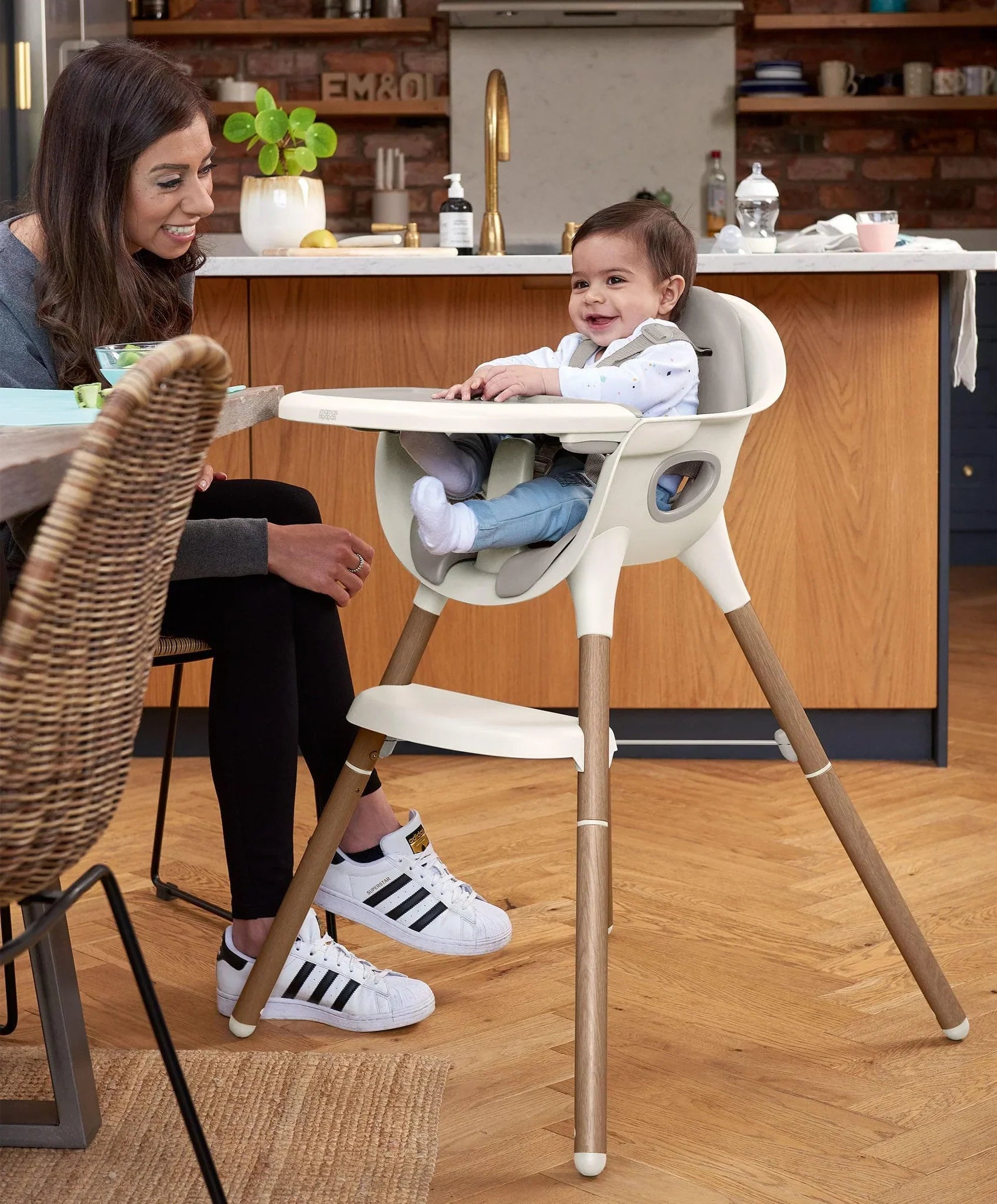 Modern high chair perfect for feeding your little one while using Mamas & Papas Juice Highchair Croissant, great for baby strollers too