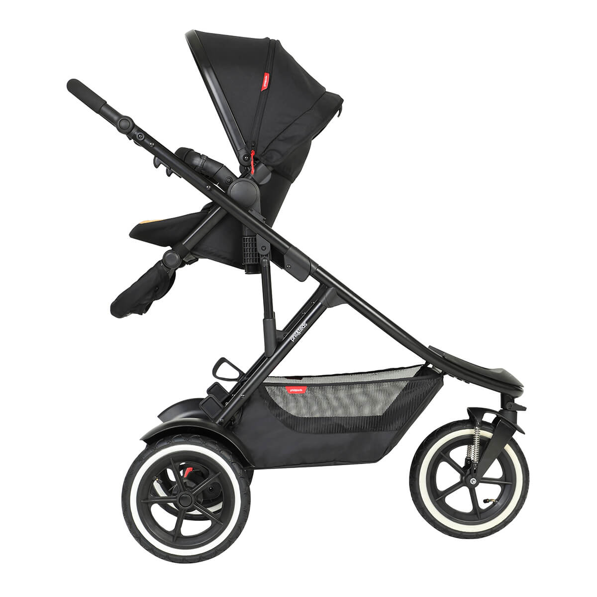 Black stroller with three wheels from Phil&Teds Sport Verso for sporty outings