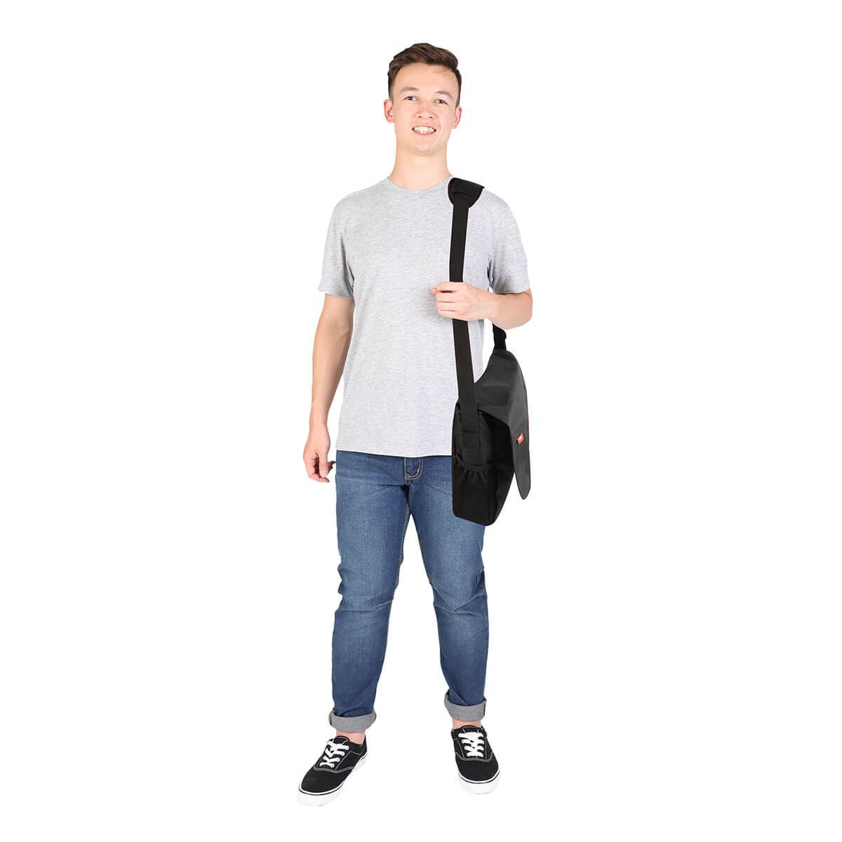 Man with black shoulder bag showcasing Phil&Teds diddie, perfect for bare mum postpartum moments