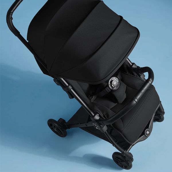 Black compact stroller from Silver Cross Jet 5 Toshi Baby Stroller collection, perfect baby strollers