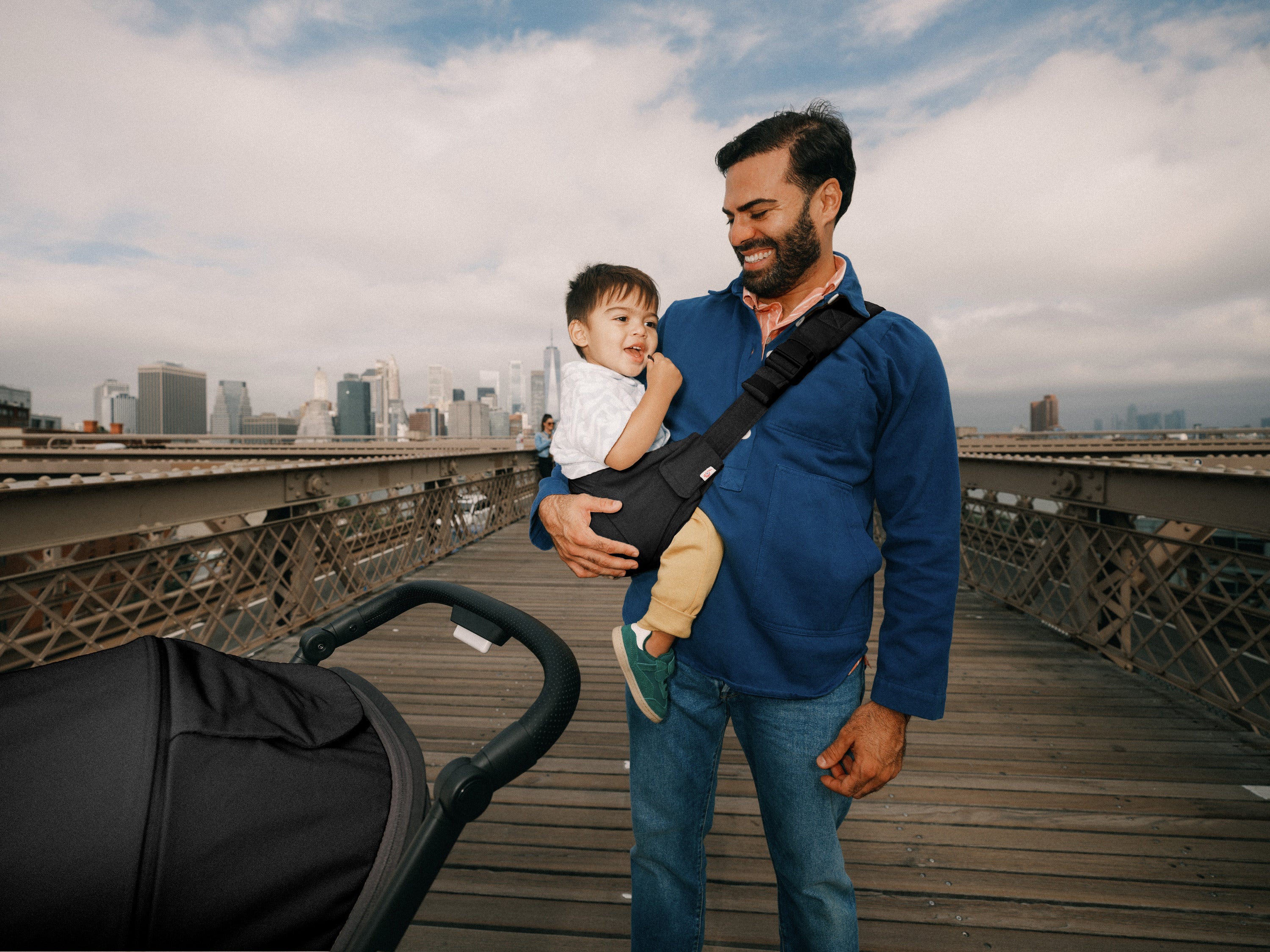 Ergobaby Upsie Sling Carrier - Onyx Black