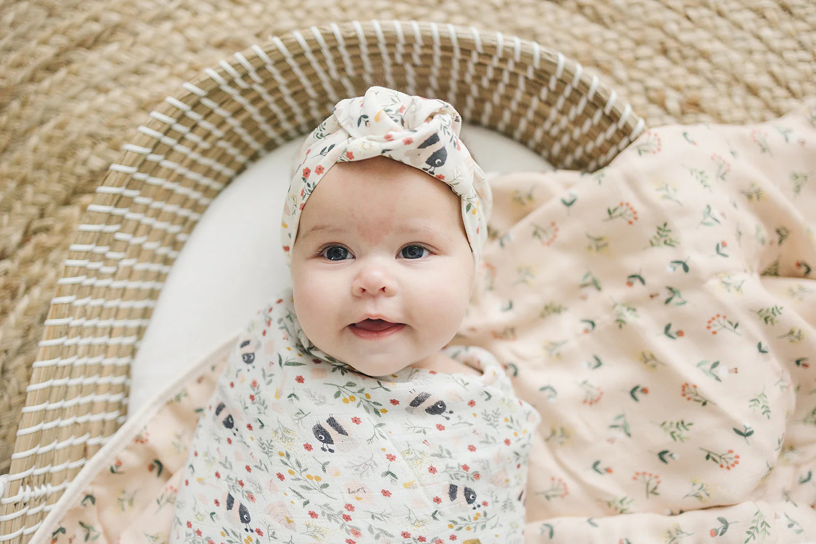LouLou Lollipop, Muslin Swaddle - Bumble Bees