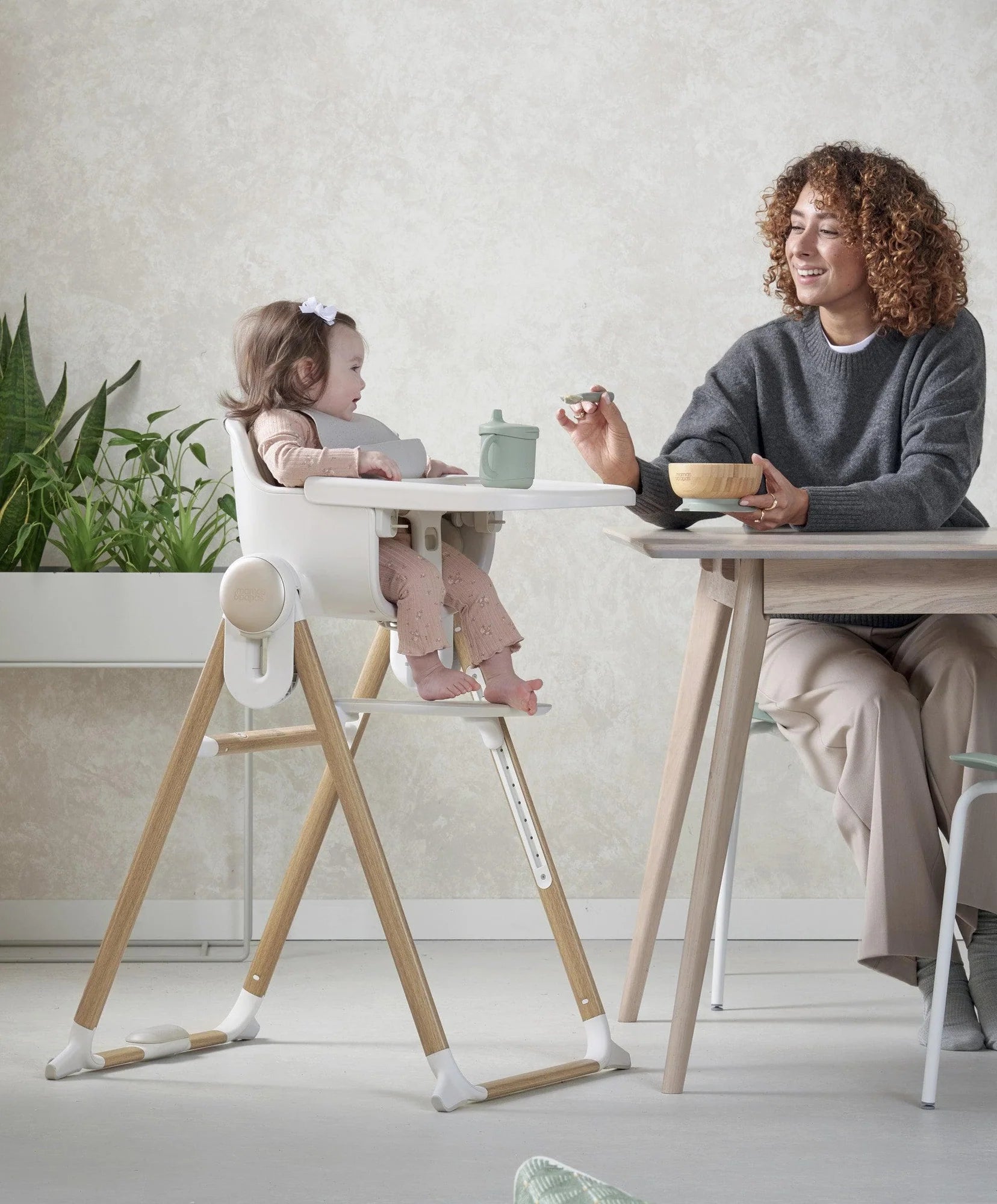 Mamas & Papas Eno Highchair & Eno Highchair Cushion Bundle - Cashmere