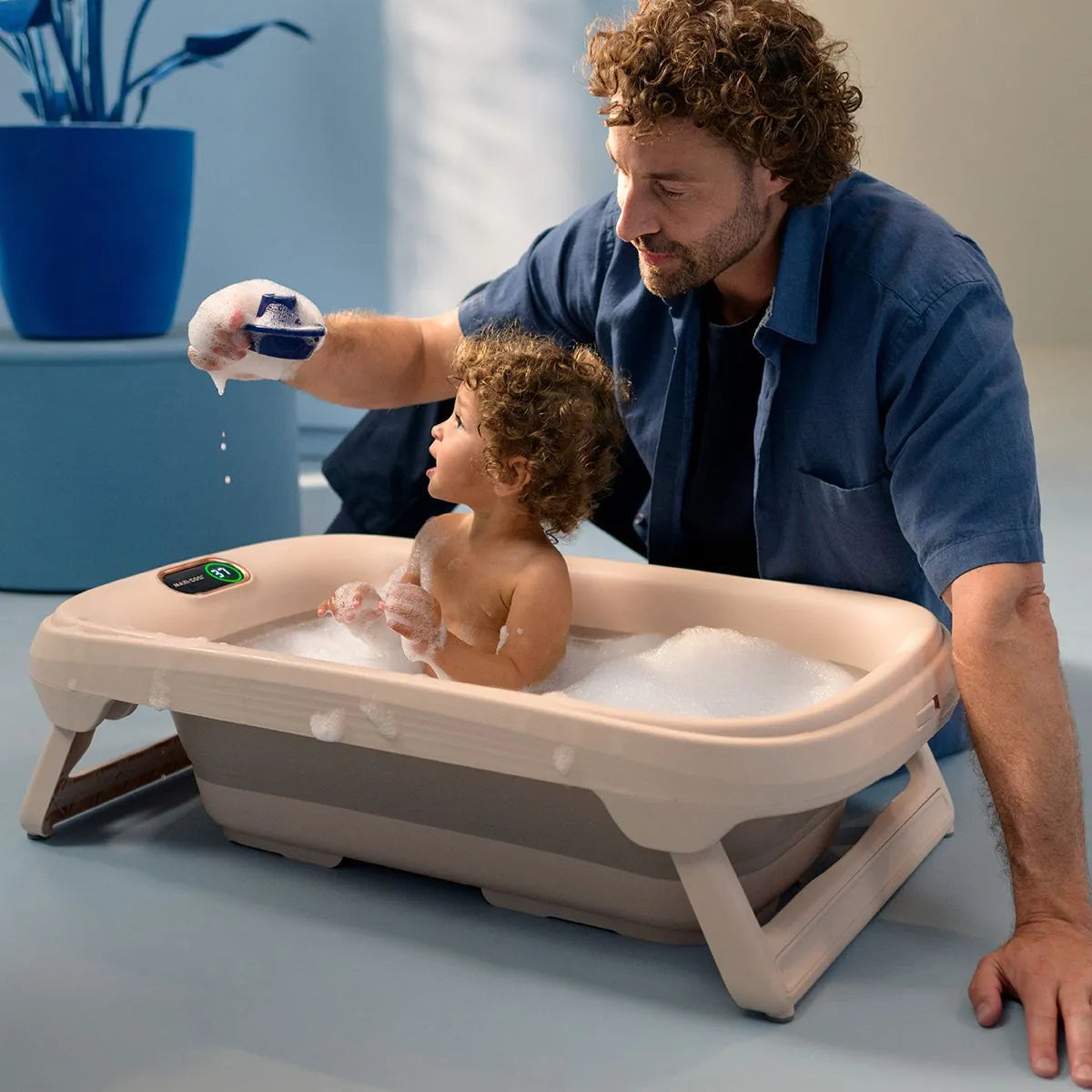 Maxi Cosi Indigo Plus Foldable Bath and Stand- Muted Terra