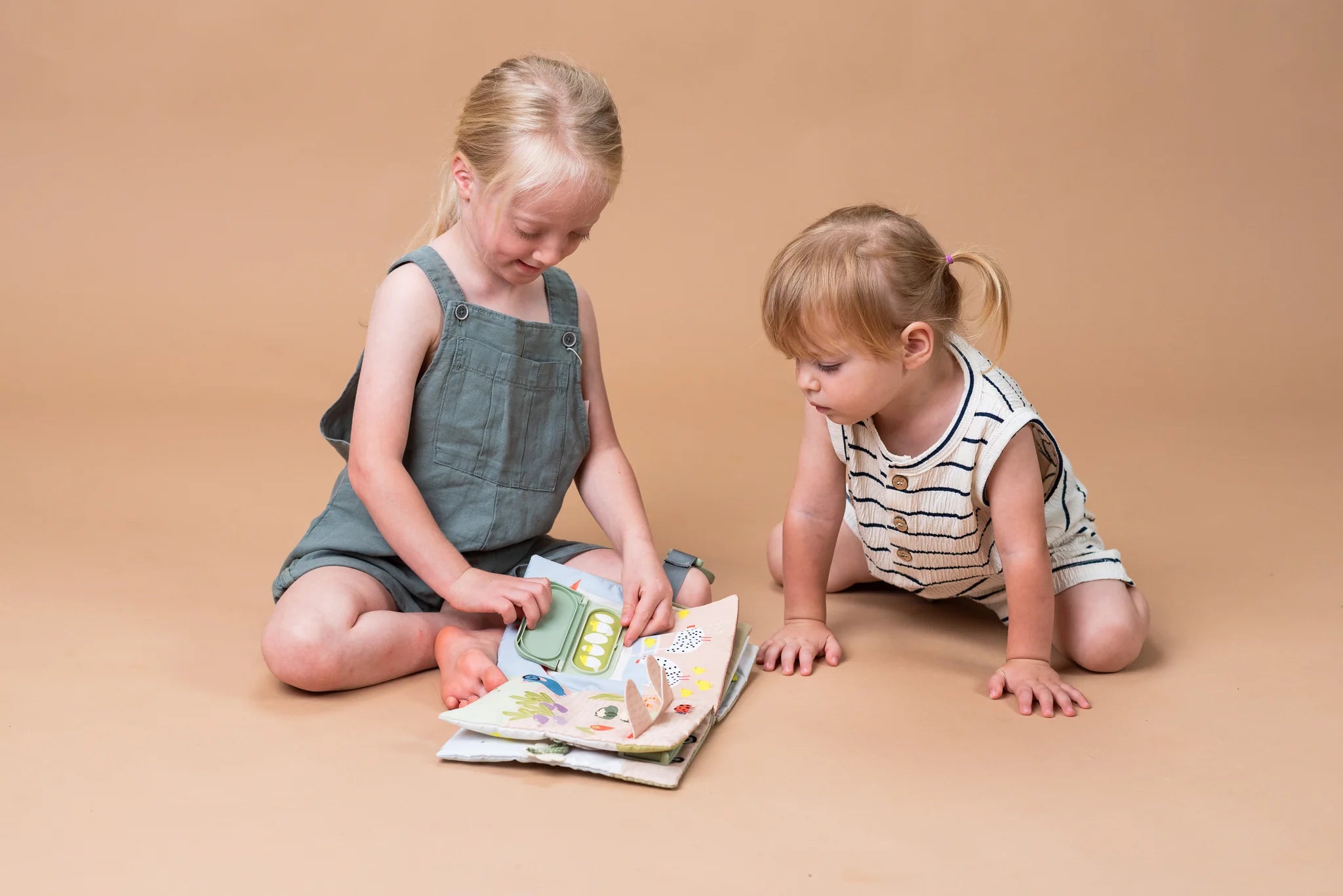 Taf Toys Quiet Busy Book 18m +