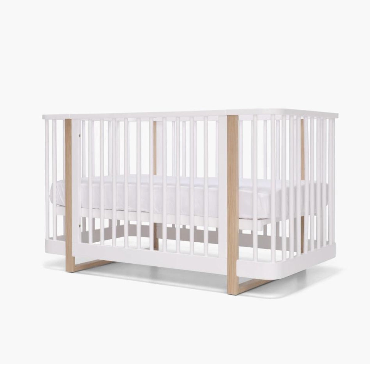 White and wood Tasman Eco Pisa baby crib from Toshi Baby, perfect for your nursery