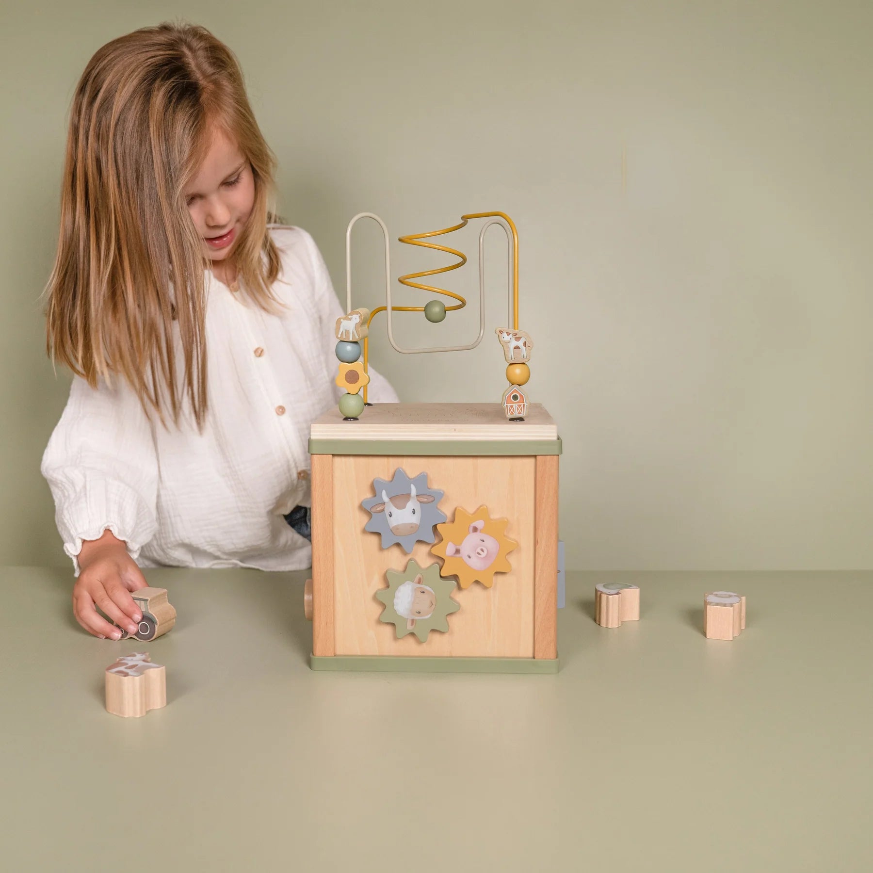 Little Dutch Little Farm Activity Cube 