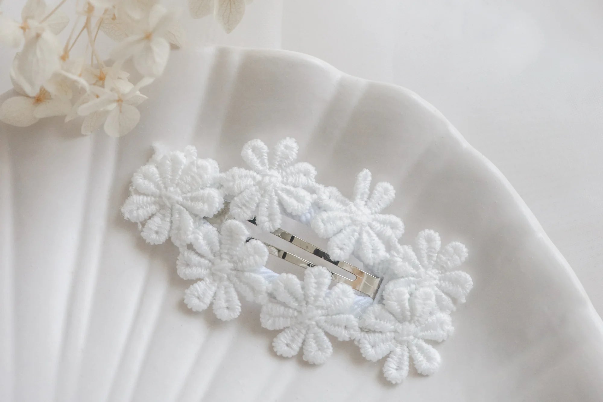 Confetti Kidz Ring of Daisies Clip - Tiny Tots Baby Store 