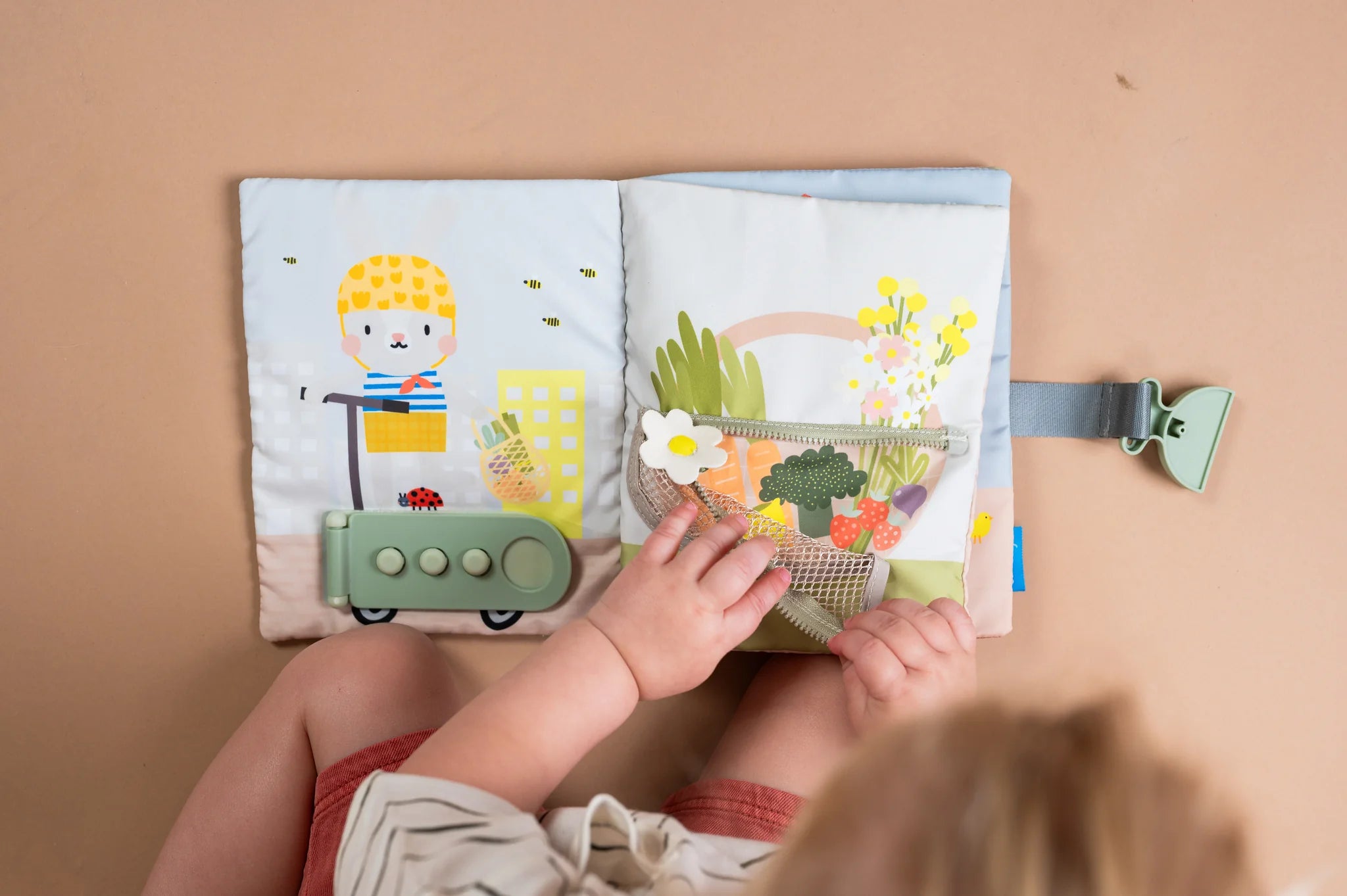 Taf Toys Quiet Busy Book 18m +