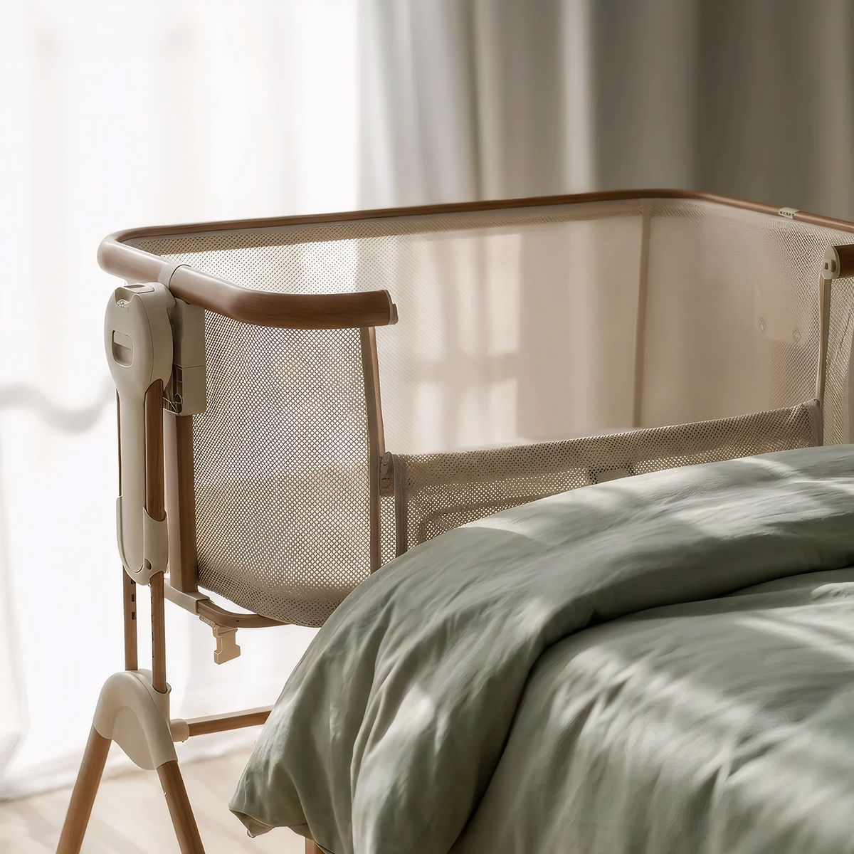 COCOON Breeze bedside bassinet 