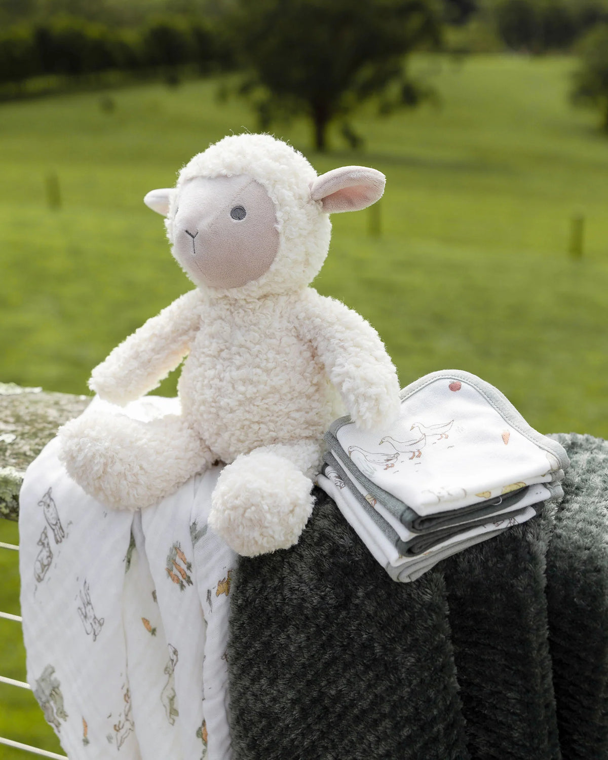 Little Linen Boxed Gift Set - Farmyard Lamb