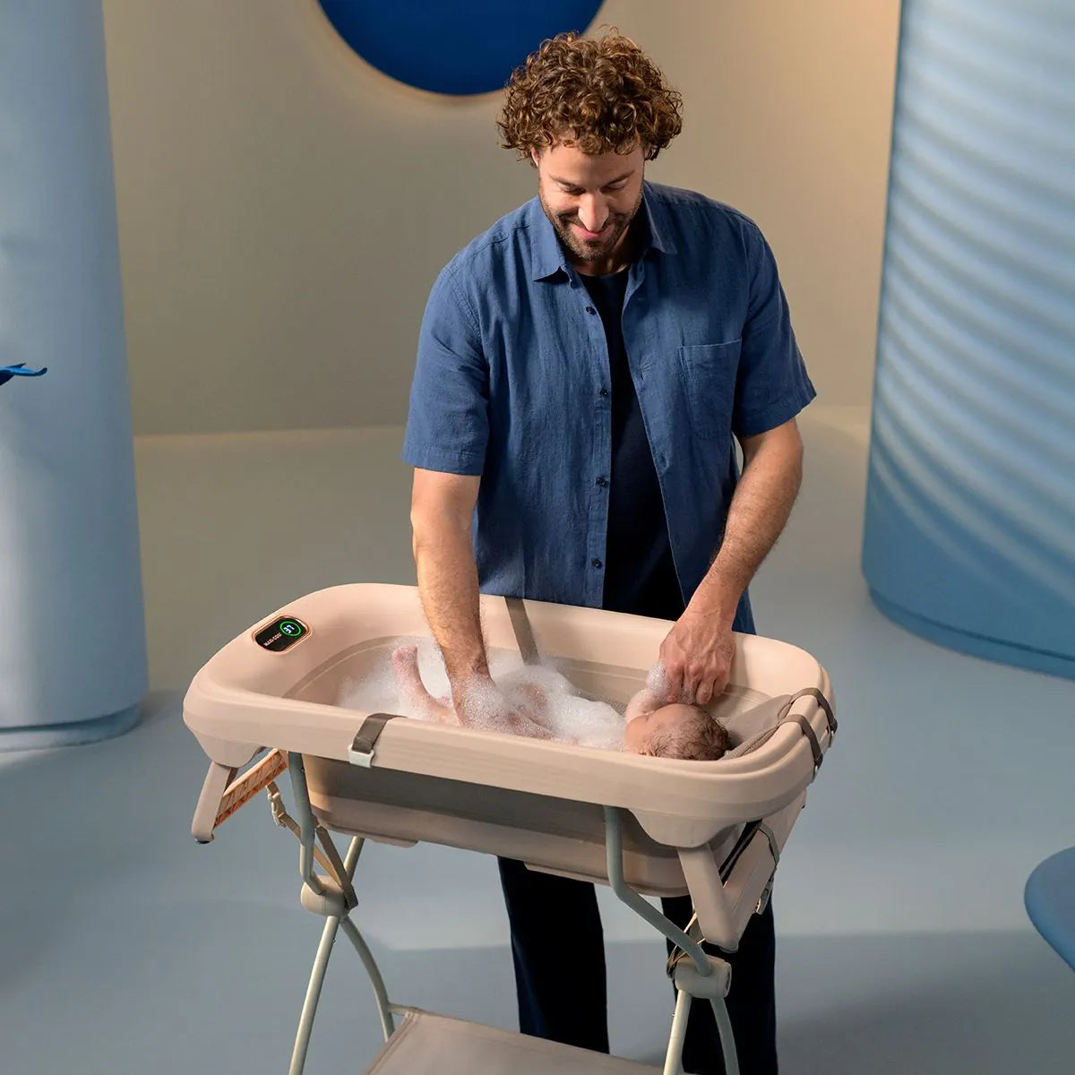 Maxi Cosi Indigo Plus Foldable Bath and Stand- Muted Terra