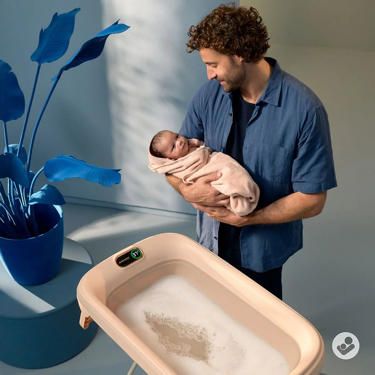 Maxi Cosi Indigo Plus Foldable Bath and Stand- Muted Terra
